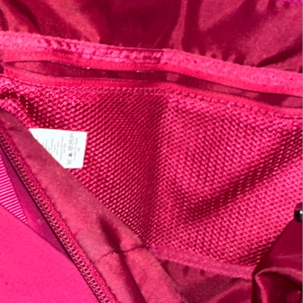 Lululemon Mini Backpack – Perfect for Run, Trail, or Town - Picture 4 of 9